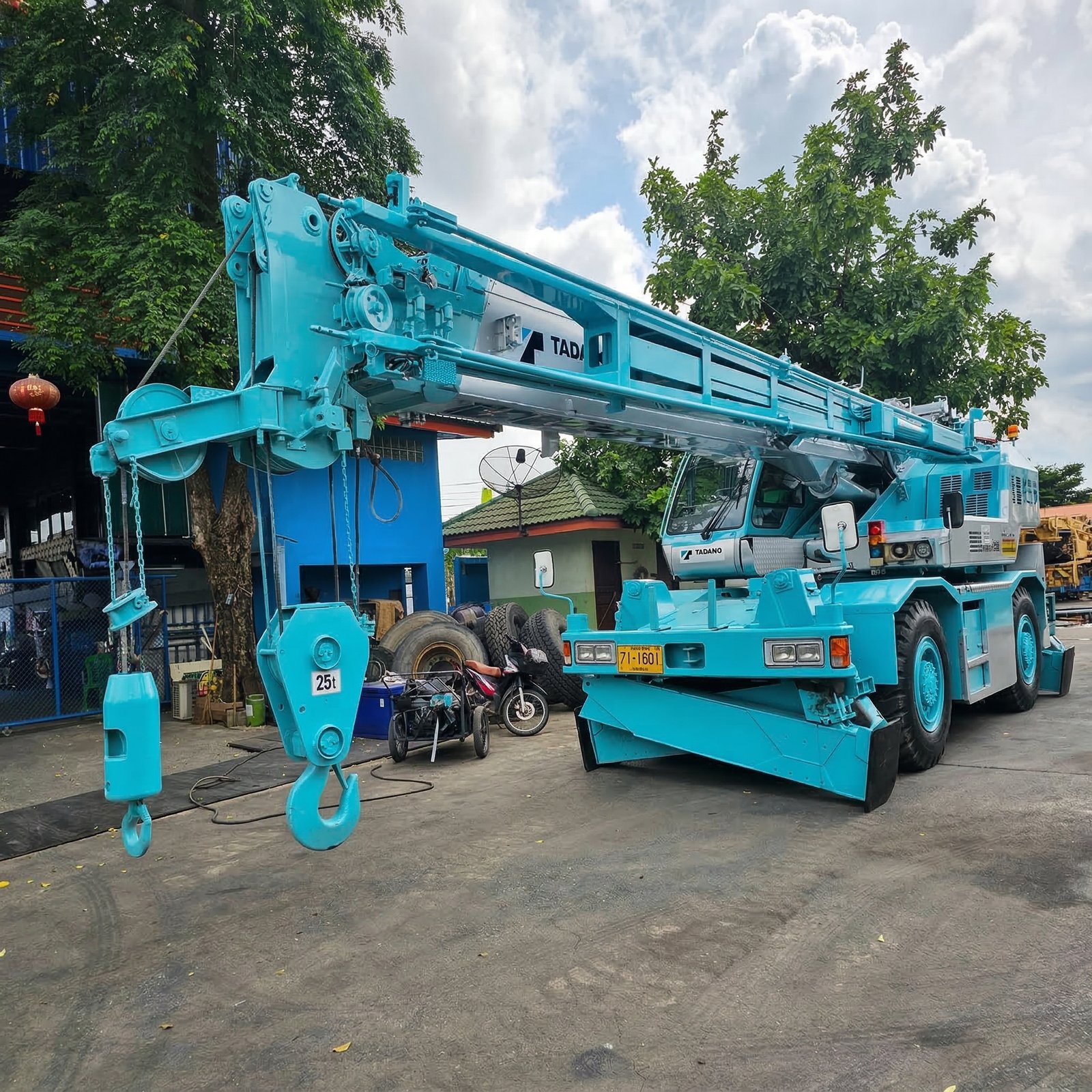 เครน 25 ตัน 4 ล้อ